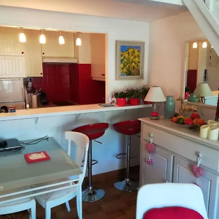 De 2 Chambres Avec Terrasse Amenagee Et Wifi A Raphael A 3 Km De La * Saint-Raphaël